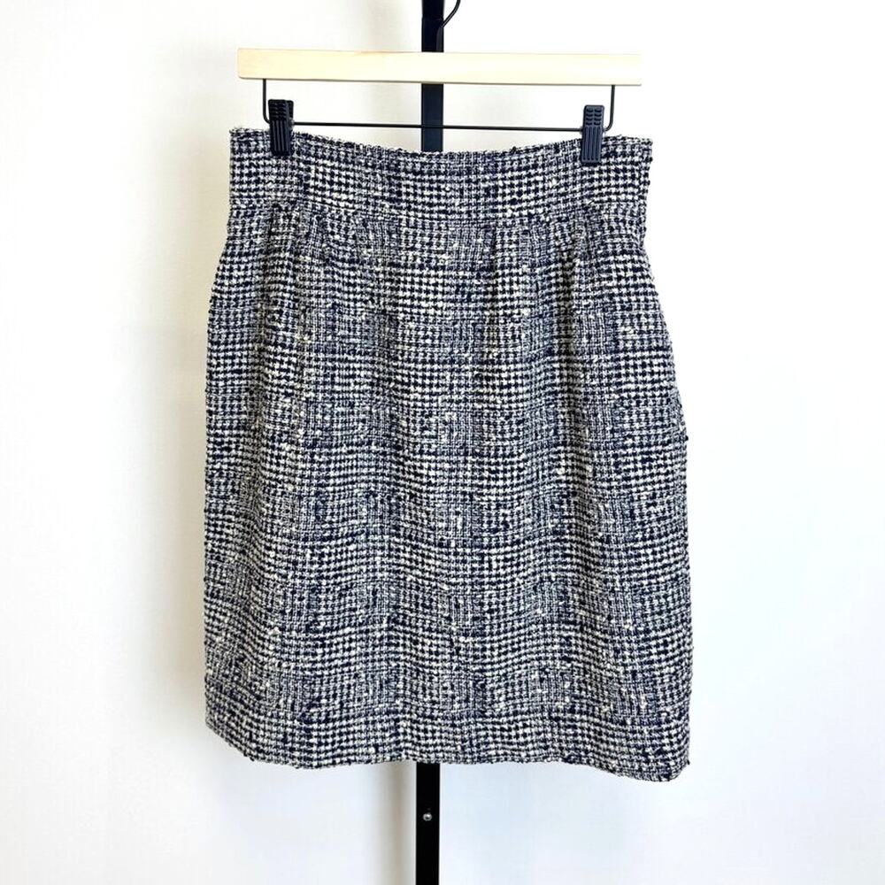 CHANEL Vintage Navy and Beige Tweed Skirt 42 Pleated Boucle Wool Knee Length